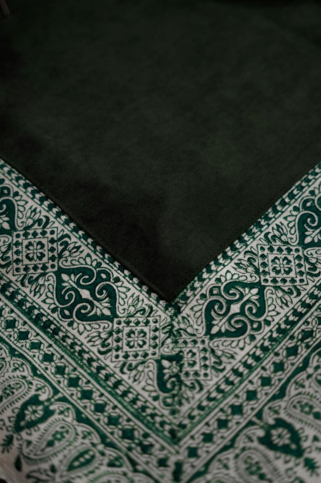 handmade block-printed tablecloth – green 80×80 cm