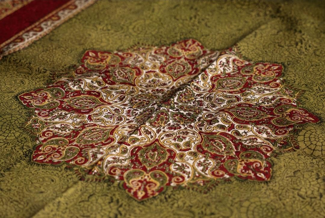handmade block-printed tablecloth – shamseh motif | 148×104 cm