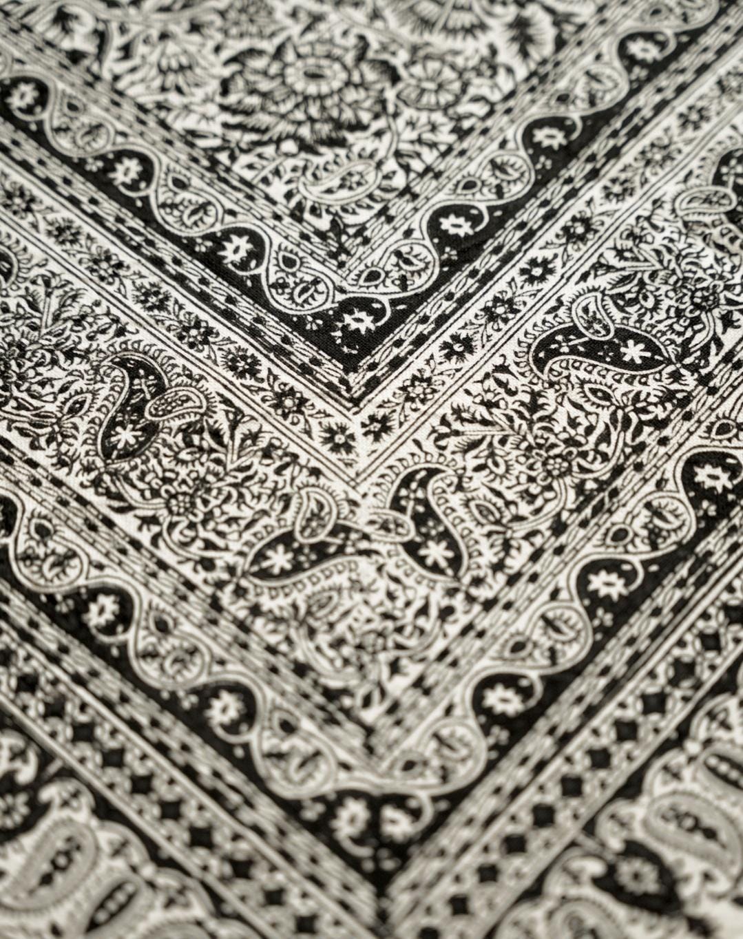 handmade block-printed tablecloth – monochrome floral | 206×136 cm